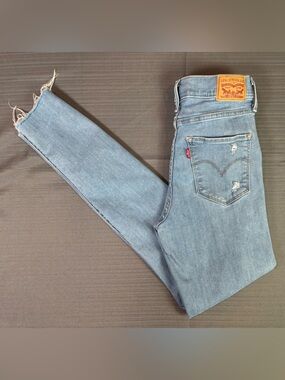 Levi’s 720 High Rise Super Skinny Jeans Women’s 28x30 Light Wash Distressed Raw